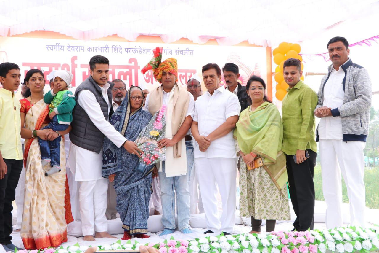 आमच्याबद्दल